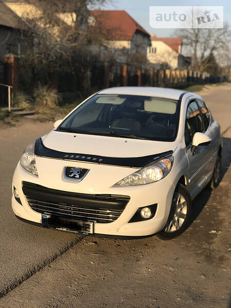 Хэтчбек Peugeot 207 2011 в Львове