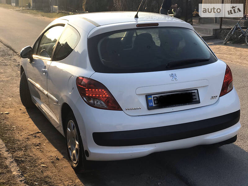 Хэтчбек Peugeot 207 2011 в Львове
