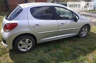 Хетчбек Peugeot 207 2010 в 
