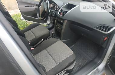 Хетчбек Peugeot 207 2010 в 