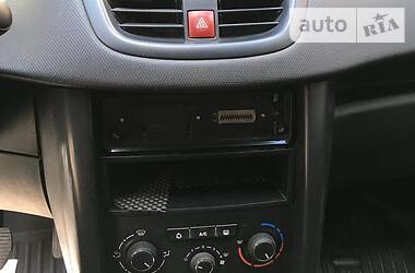 Хетчбек Peugeot 207 2010 в 