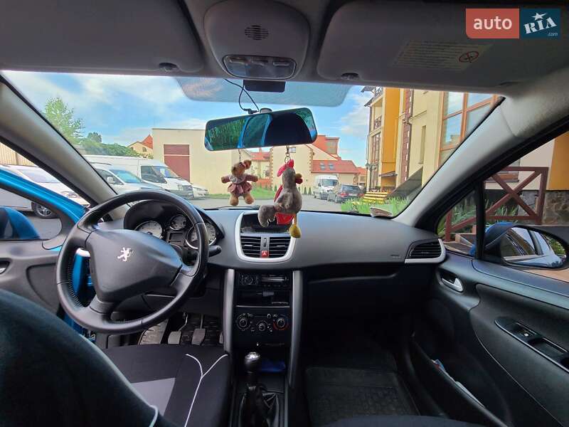 Хэтчбек Peugeot 207 2011 в Черновцах