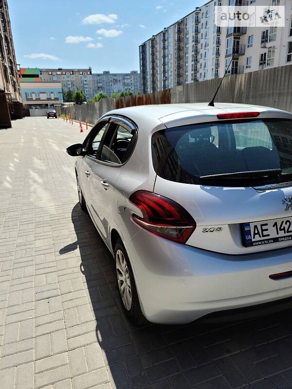 Седан Peugeot 207 2017 в Днепре