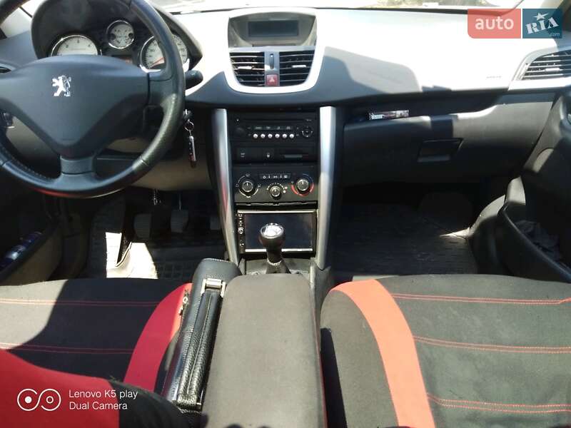 Універсал Peugeot 207 2011 в Кам'янському