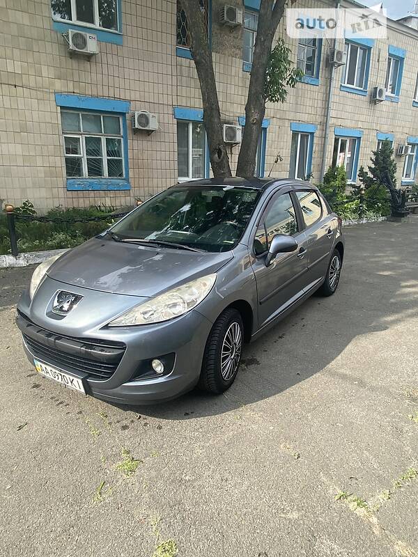 Хэтчбек Peugeot 207 2011 в Киеве