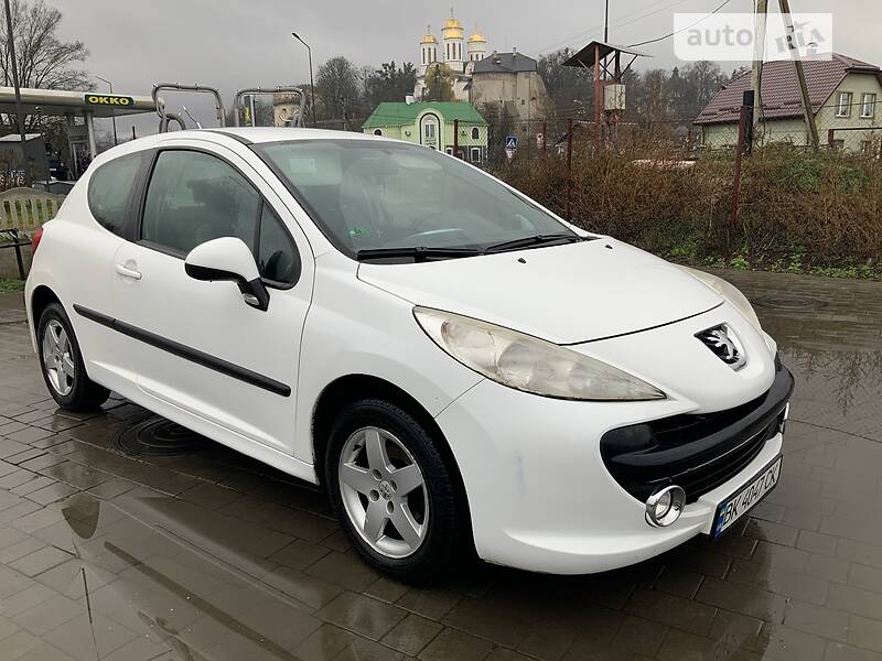 Хетчбек Peugeot 207 2009 в Острозі