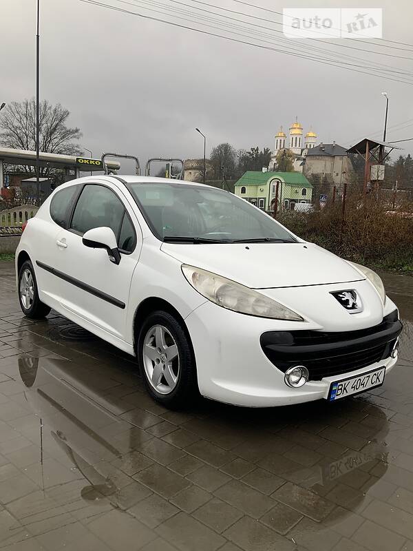 Хетчбек Peugeot 207 2009 в Острозі