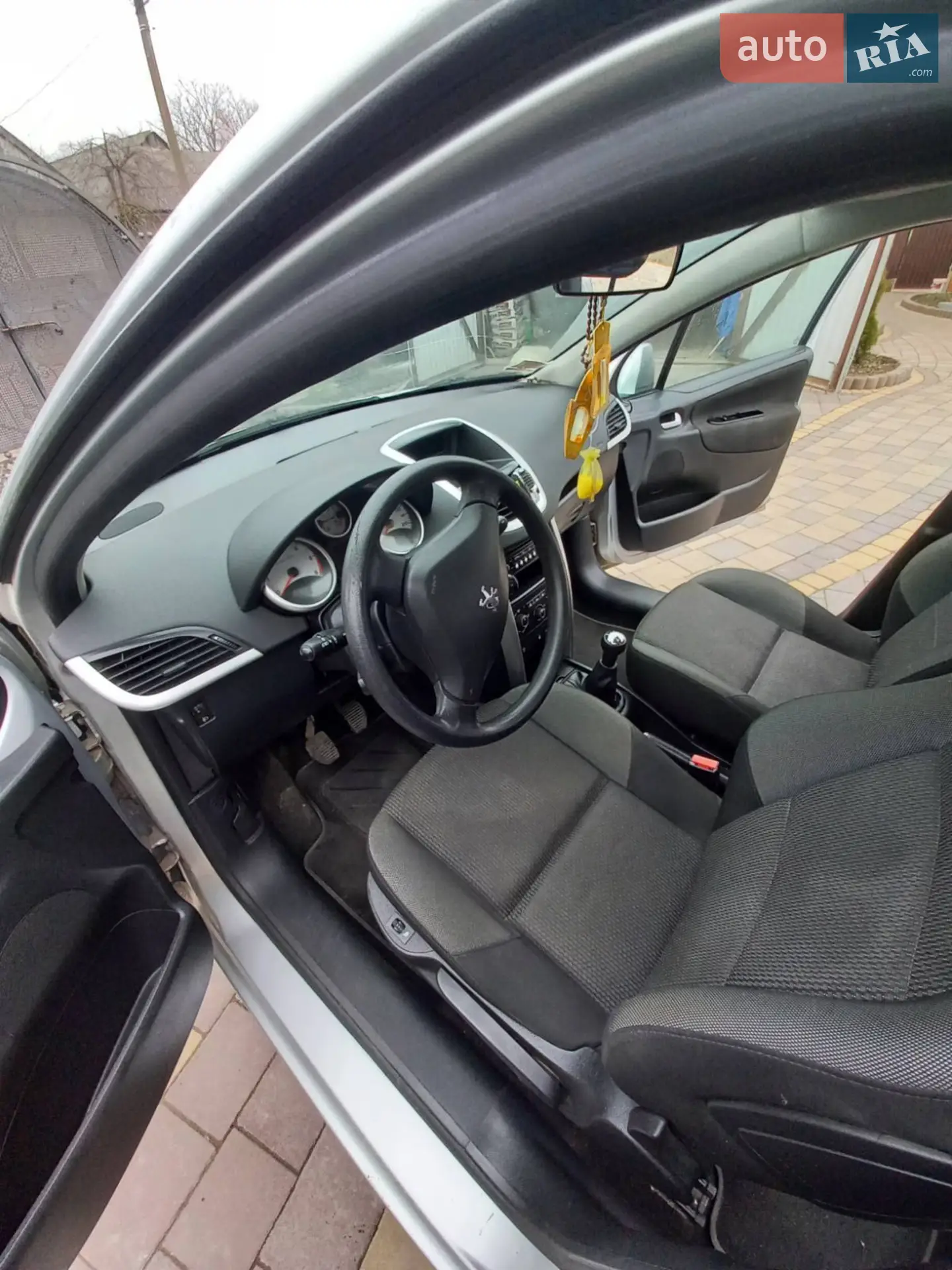 2010 Peugeot 207 - мініатюра 2