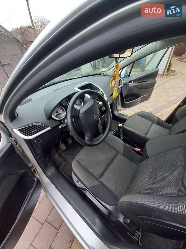Універсал Peugeot 207 2010 в Бурштині
