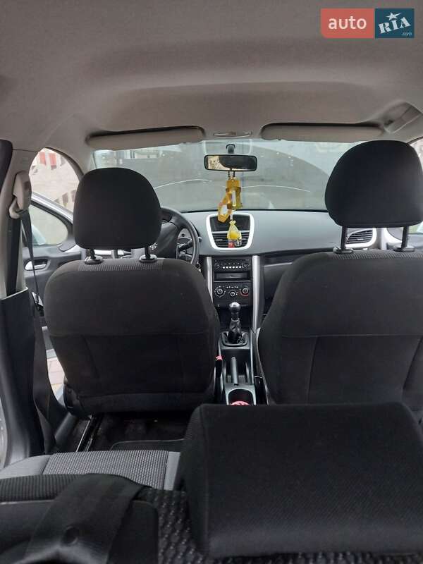 Універсал Peugeot 207 2010 в Бурштині