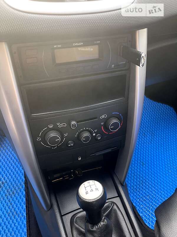 Хэтчбек Peugeot 207 2012 в Днепре
