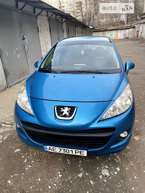 Хэтчбек Peugeot 207 2012 в Днепре