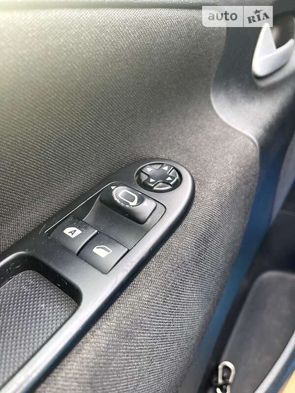 Хэтчбек Peugeot 207 2012 в Днепре