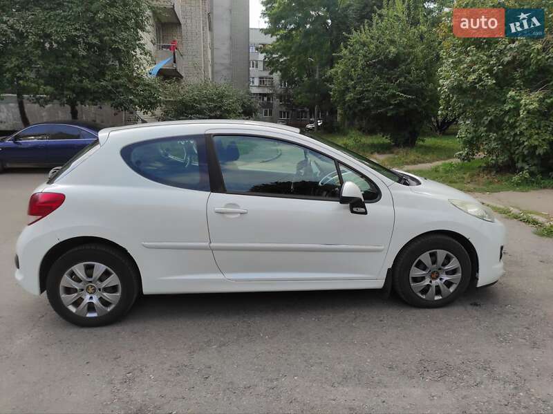 Хэтчбек Peugeot 207 2012 в Львове
