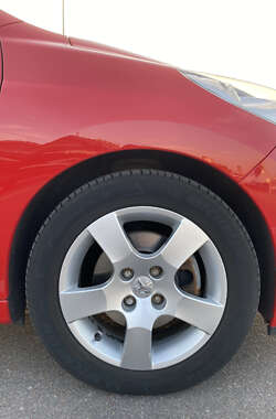 Хэтчбек Peugeot 207 2011 в 