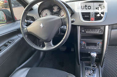 Хэтчбек Peugeot 207 2011 в 