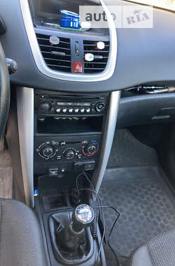 Хэтчбек Peugeot 207 2011 в 