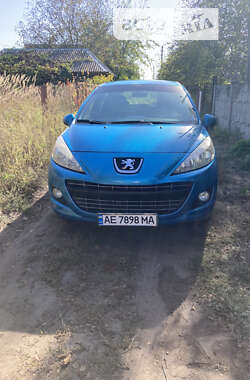 Хэтчбек Peugeot 207 2011 в 