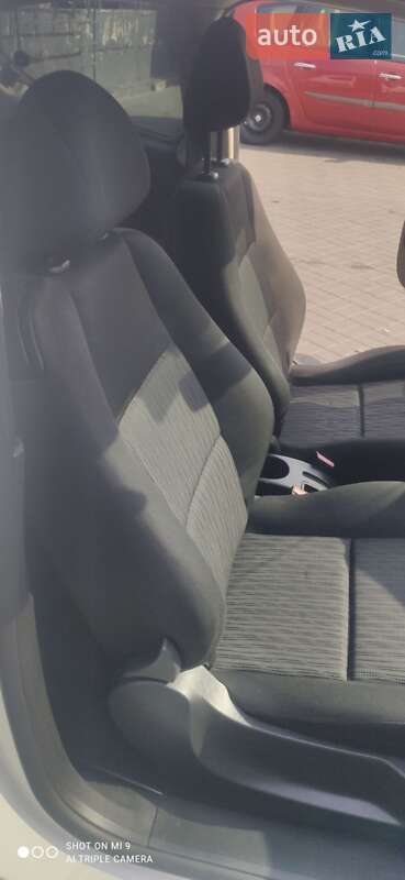 Хетчбек Peugeot 207 2010 в Запоріжжі