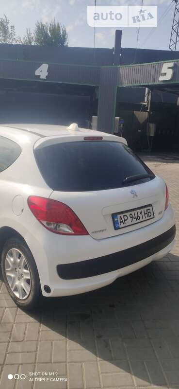 Хетчбек Peugeot 207 2010 в Запоріжжі