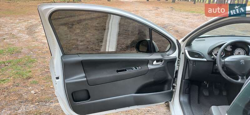 Хетчбек Peugeot 207 2011 в Києві