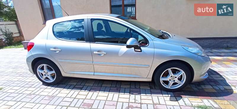 Хэтчбек Peugeot 207 2008 в Буче