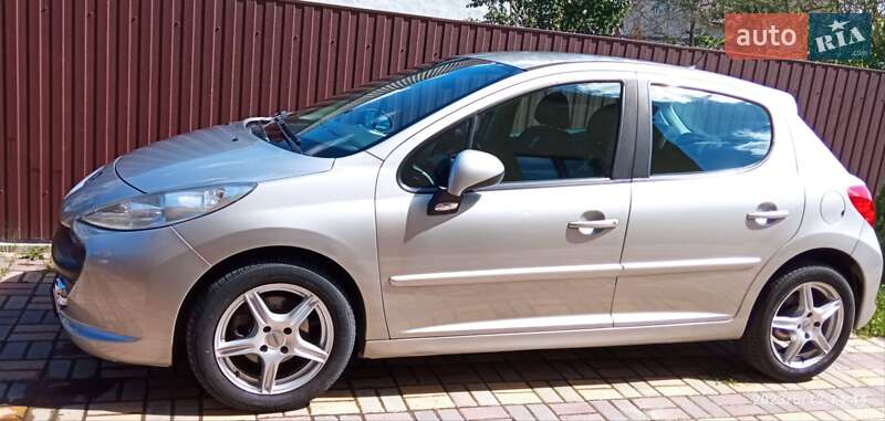Хэтчбек Peugeot 207 2008 в Буче