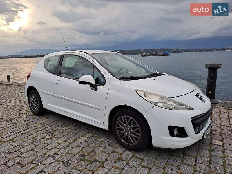 Хетчбек Peugeot 207 2011 в Києві