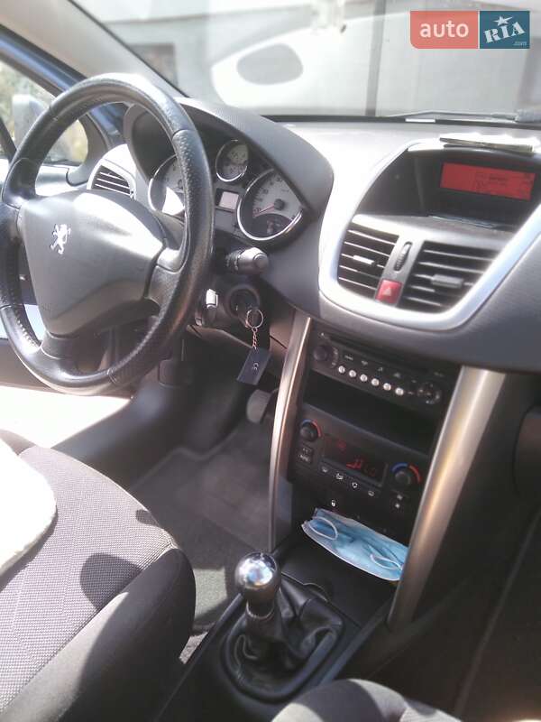 Универсал Peugeot 207 2007 в Горохове