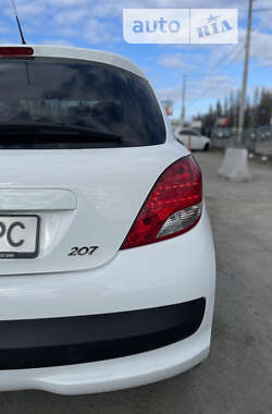 Хэтчбек Peugeot 207 2012 в Киеве