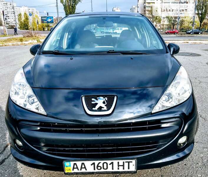 Хэтчбек Peugeot 207 2008 в Киеве