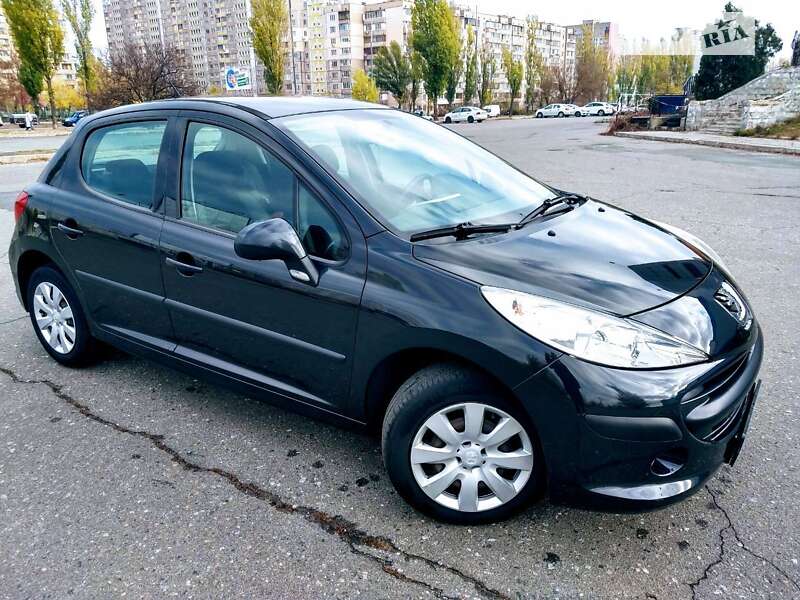 Хэтчбек Peugeot 207 2008 в Киеве