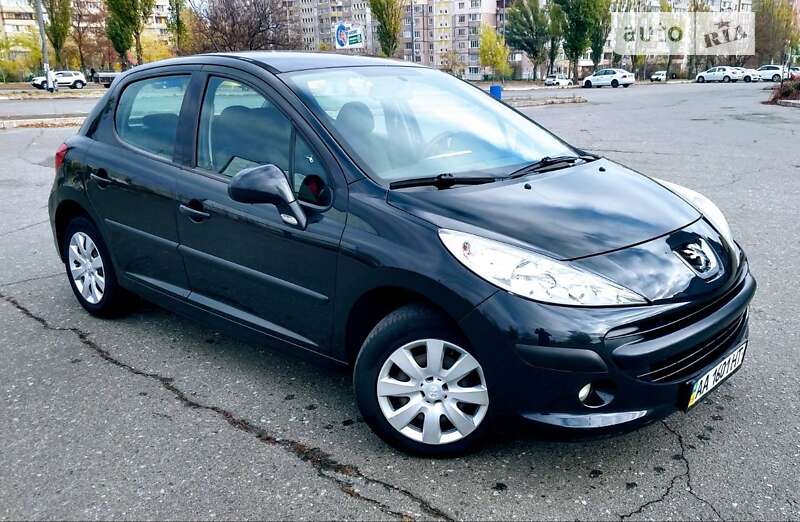 Хэтчбек Peugeot 207 2008 в Киеве