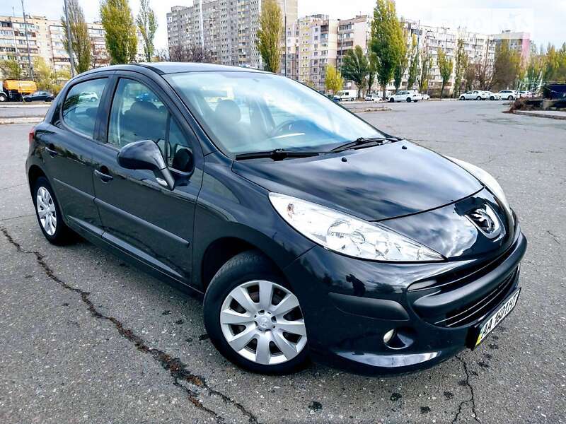 Хэтчбек Peugeot 207 2008 в Киеве