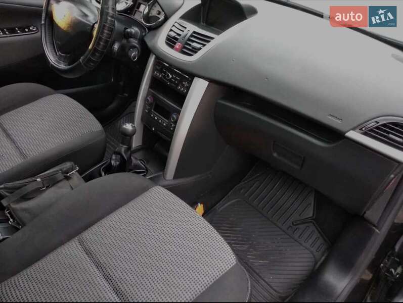 Універсал Peugeot 207 2010 в Чернівцях