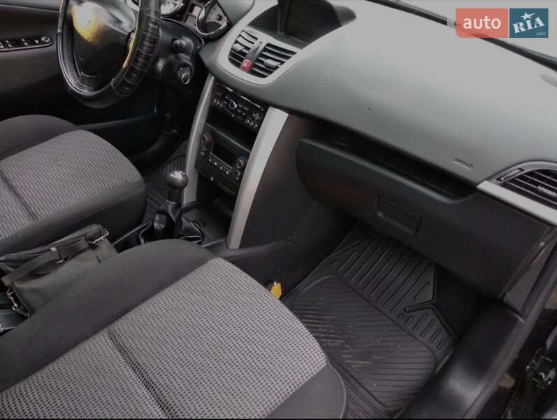 Універсал Peugeot 207 2010 в Чернівцях