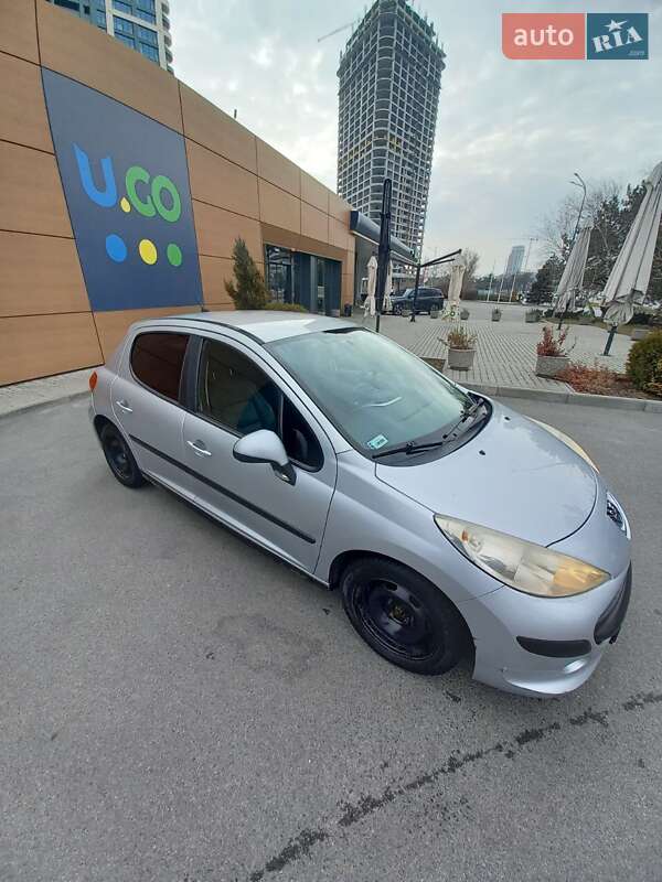 Хетчбек Peugeot 207 2008 в Дніпрі