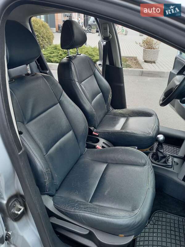 Хетчбек Peugeot 207 2008 в Дніпрі