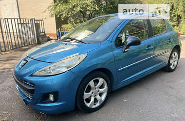 Хэтчбек Peugeot 207 2011 в Киеве