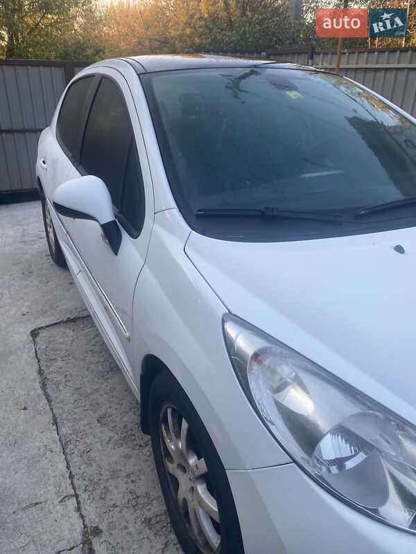 Хэтчбек Peugeot 207 2012 в Днепре