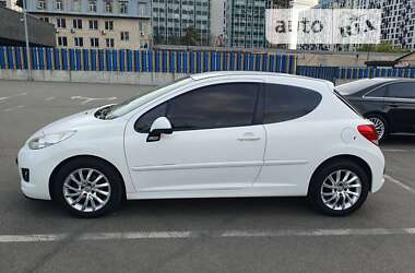 Хэтчбек Peugeot 207 2011 в Киеве