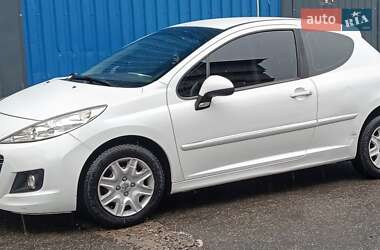 Хэтчбек Peugeot 207 2011 в Киеве