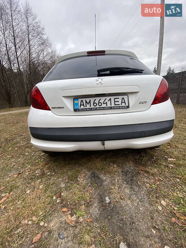 Хэтчбек Peugeot 207 2009 в Коростышеве