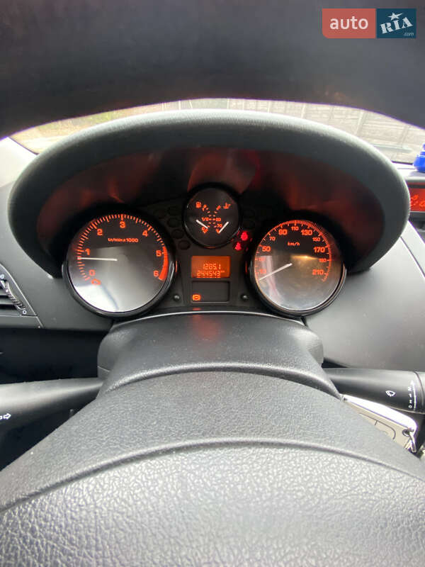 Хэтчбек Peugeot 207 2009 в Коростышеве