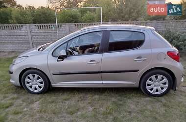 Хэтчбек Peugeot 207 2008 в Золочеве