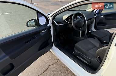 Хэтчбек Peugeot 207 2012 в 