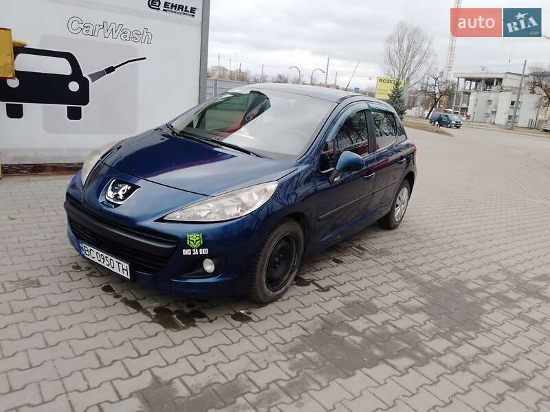 Хэтчбек Peugeot 207 2010 в 