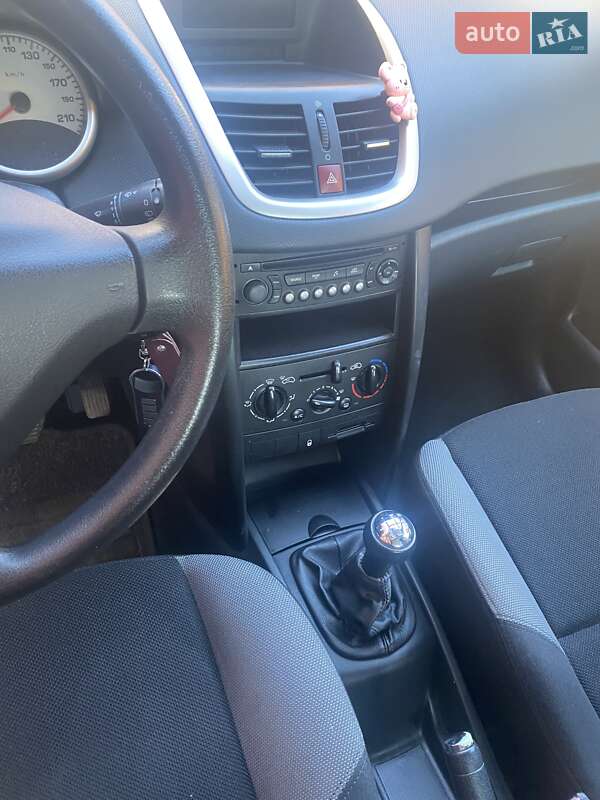 Хетчбек Peugeot 207 2008 в Житомирі
