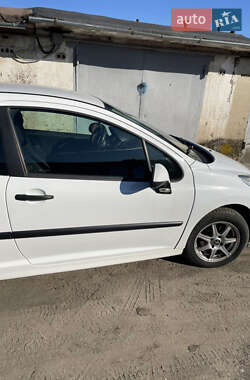 Хэтчбек Peugeot 207 2008 в Славуте