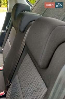 Хэтчбек Peugeot 207 2011 в 